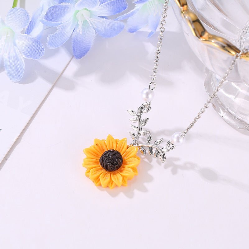 Mojoyce- Pearl Sun Flower Necklace