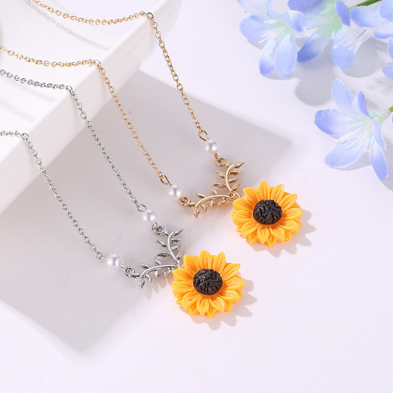 Mojoyce- Pearl Sun Flower Necklace