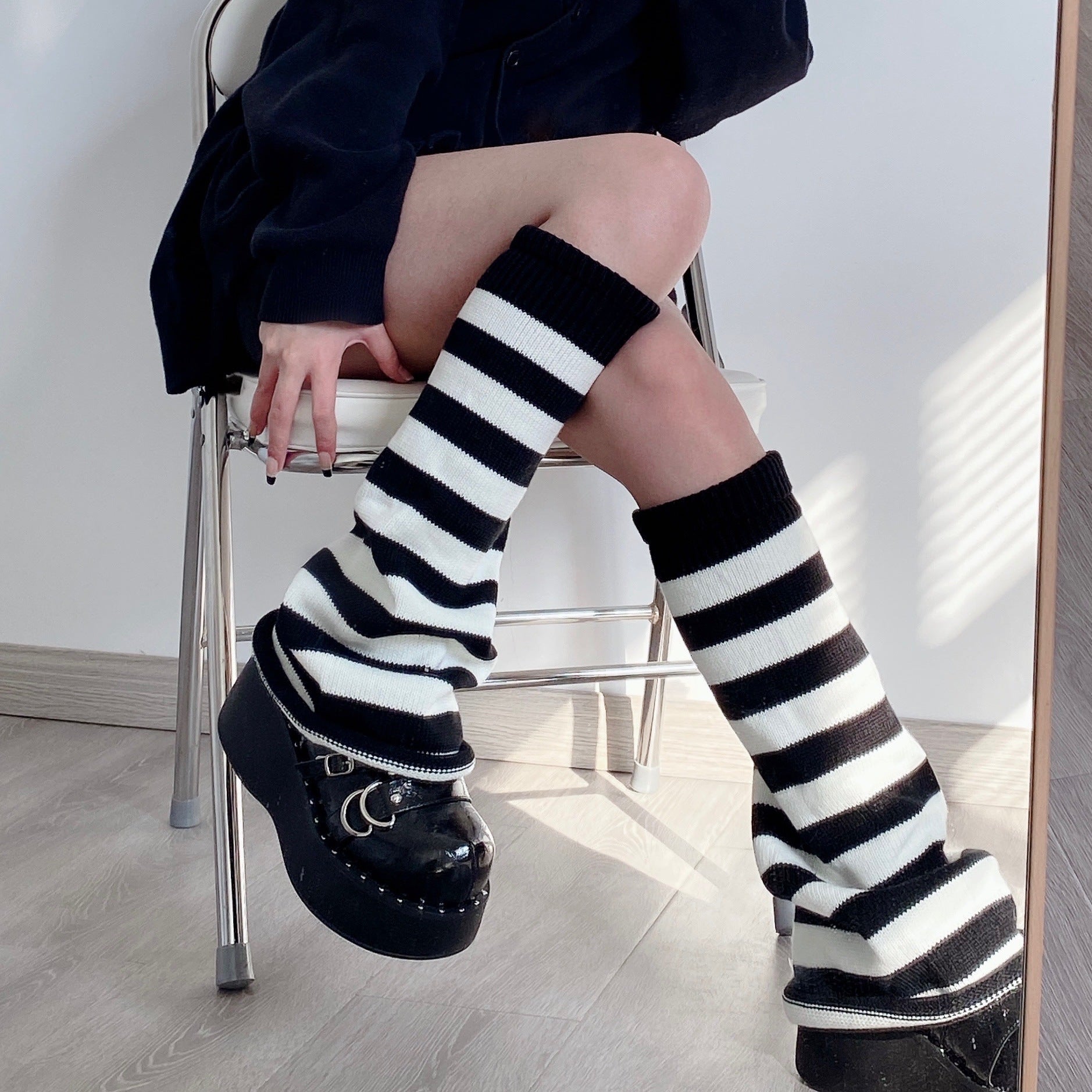 Mojoyce- Vintage Striped Leg Socks