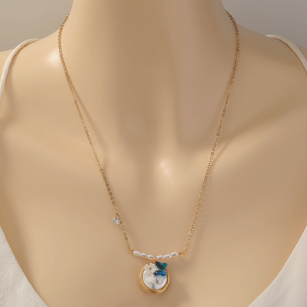 Mojoyce- Lunar Pearl Pendant Necklace