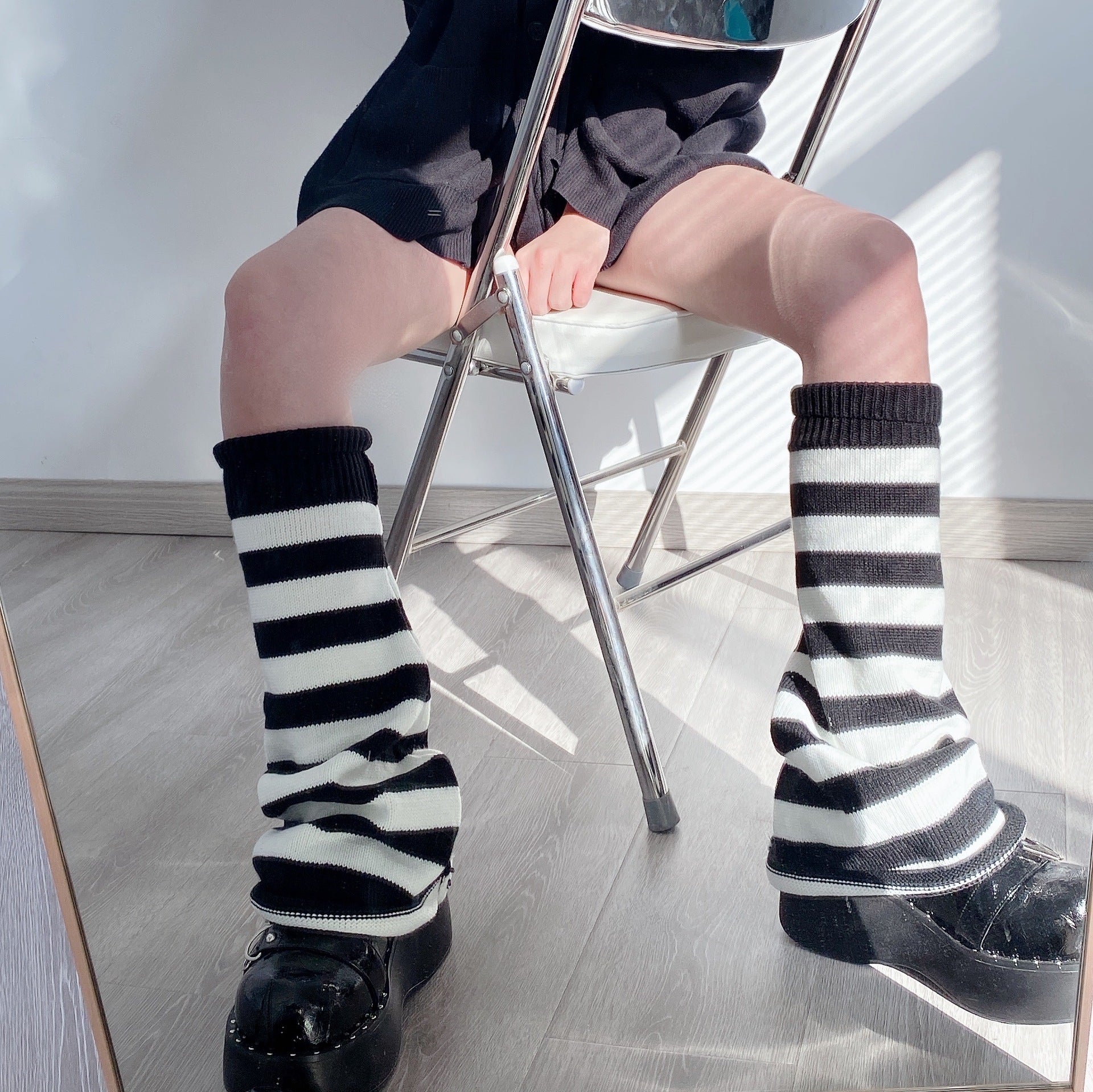 Mojoyce- Vintage Striped Leg Socks