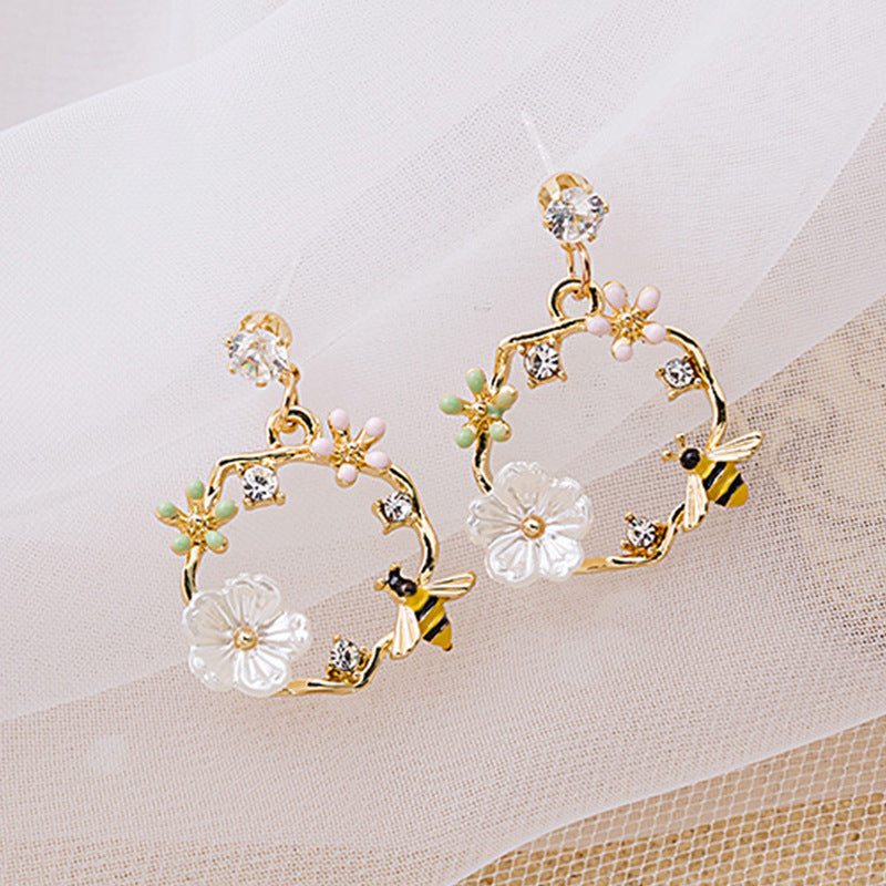 Mojoyce- Bee Earrings